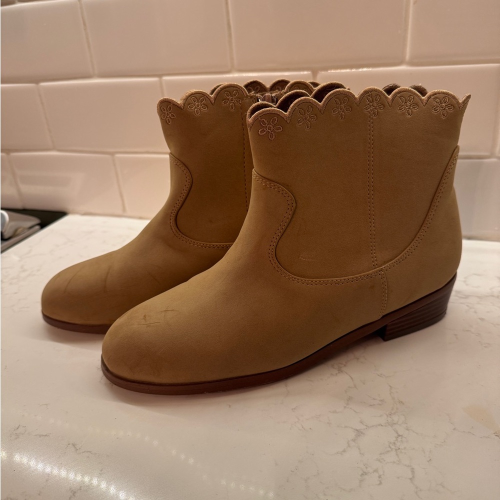 J. Crew faux suede camel booties Tan Scalloped Ankle Boots girls big kids